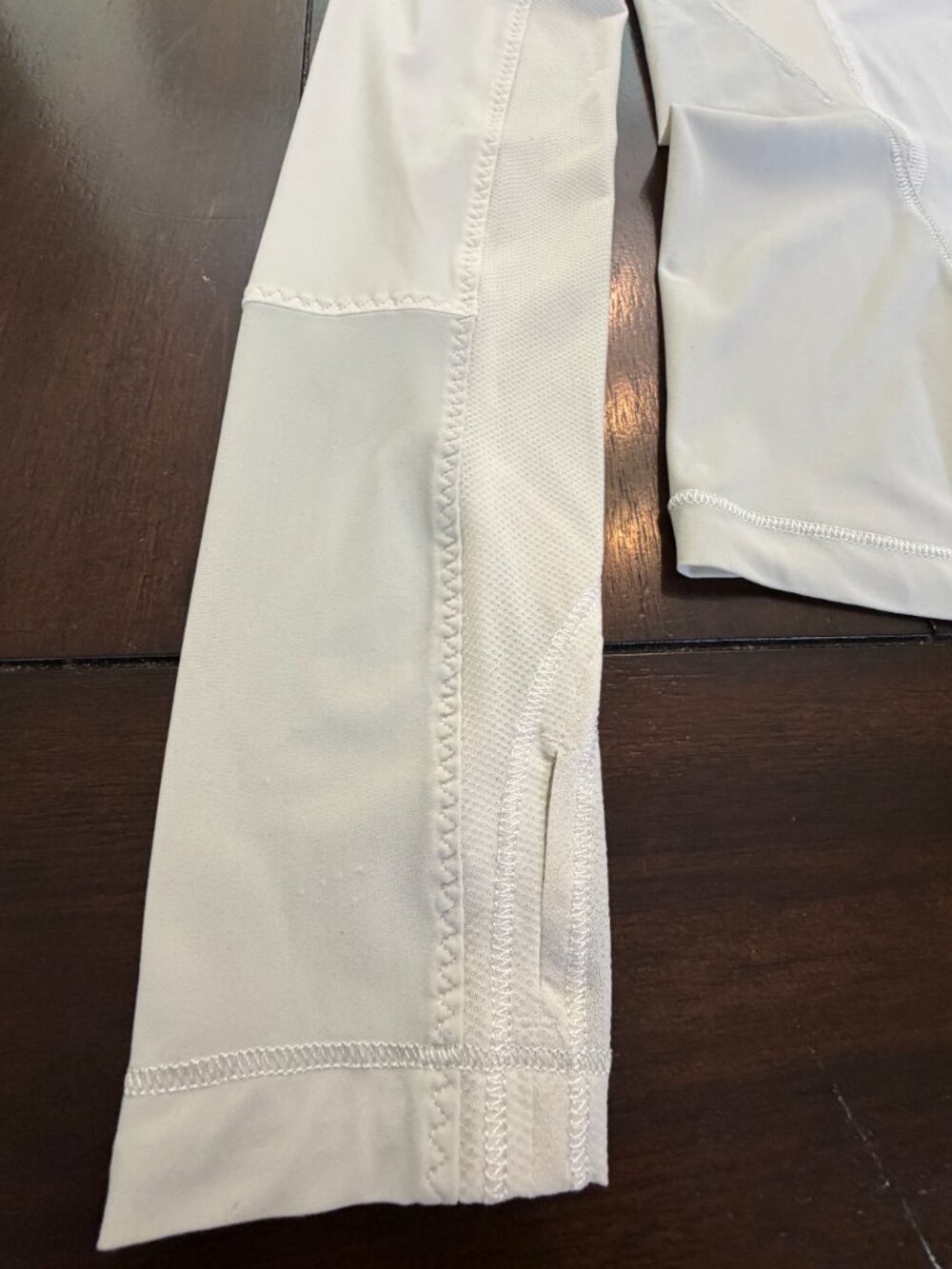 Lululemon White Contrast Stitch Long Sleeve Athletic Top Fits Sz 6 - Picture 6 of 6